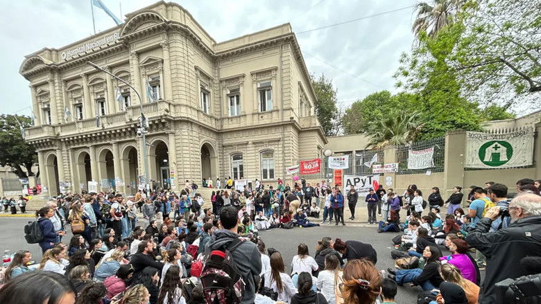 кадр из фильма Argentinien im Teufelskreis - Bringt Milei die Wende?