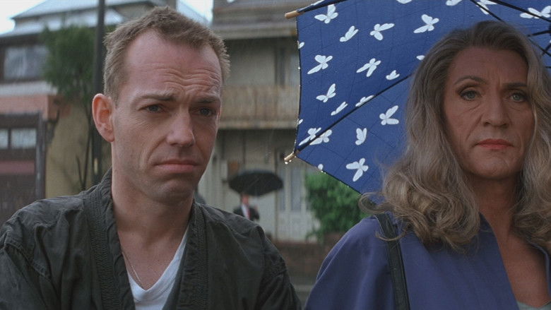 кадр из фильма Приключения Присциллы, королевы пустыни