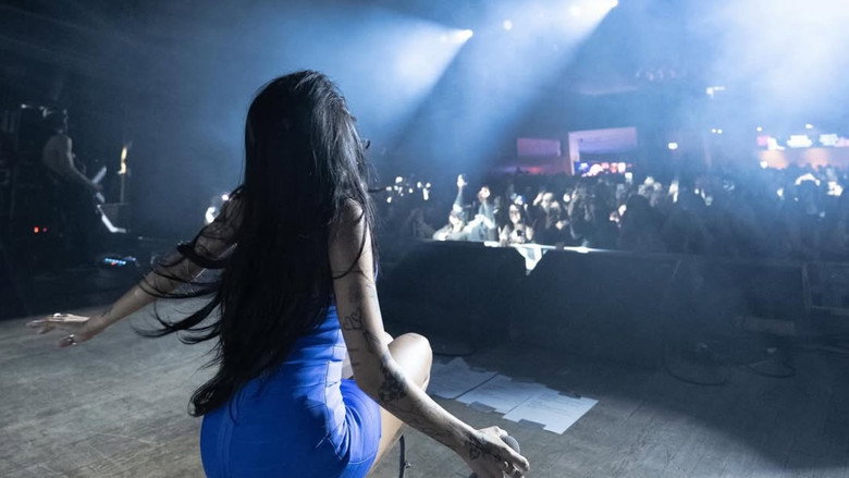 кадр из фильма Maggie Lindemann: I FEEL EVERYTHING TOUR