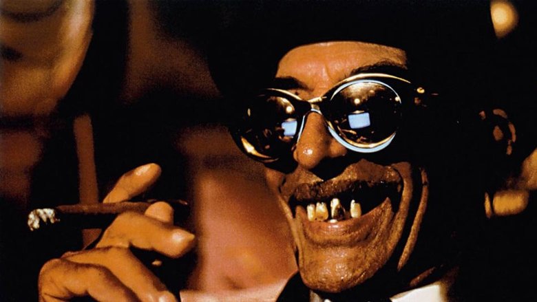 кадр из фильма Чёрная кошка, белый кот