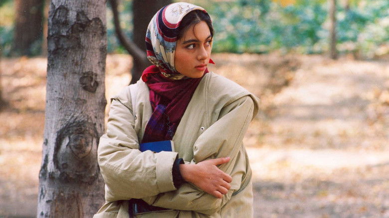 кадр из фильма دختری با کفش‌های کتانی