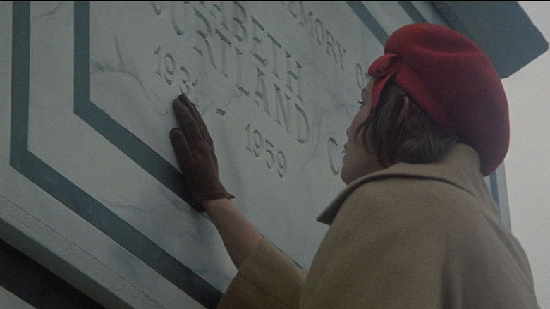 кадр из фильма Наваждение