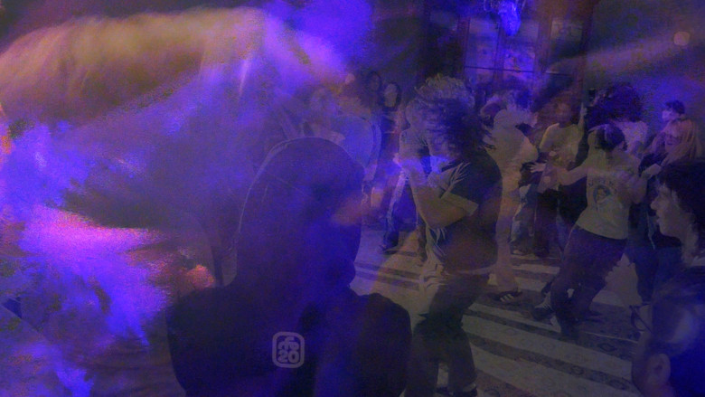 кадр из фильма LIGHTS OUT