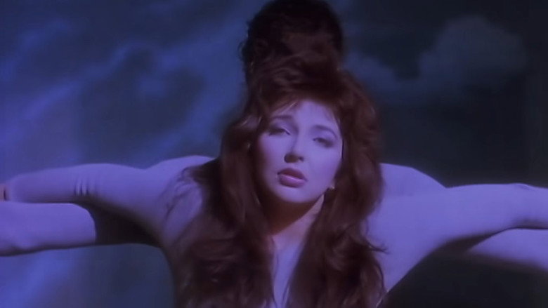 кадр из фильма L’odyssée musicale de Kate Bush