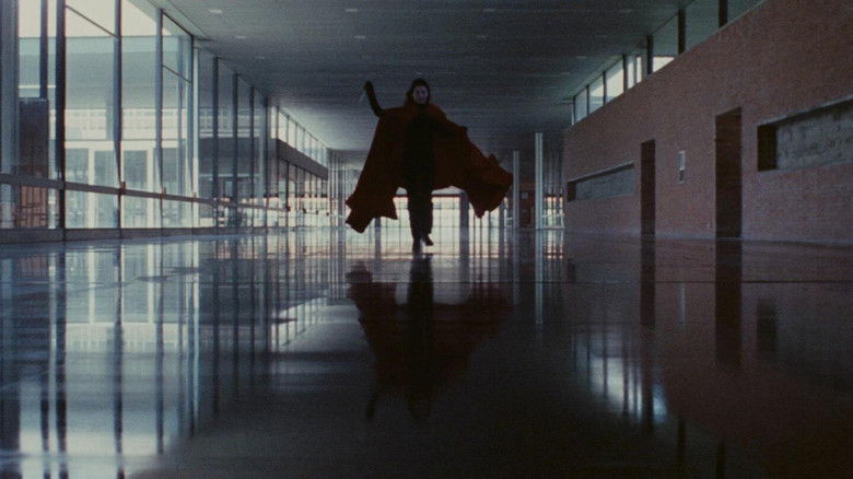 кадр из фильма Красная королева убивает семь раз