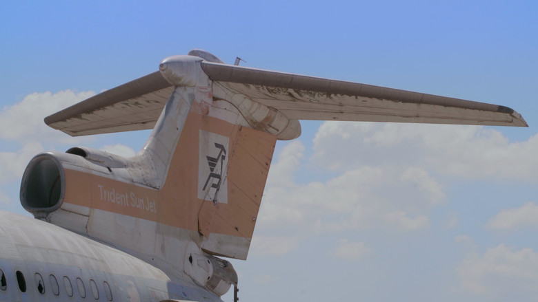 кадр из фильма Sous l'artillerie des moteurs