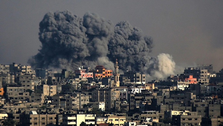 кадр из фильма Peace, Propaganda & the Promised Land