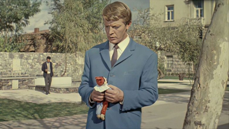 кадр из фильма Его звали Роберт