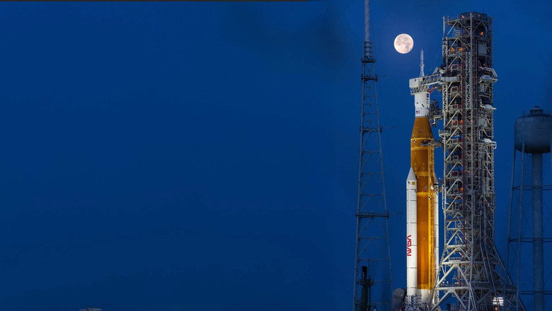 кадр из фильма Artemis: To the Moon and Back