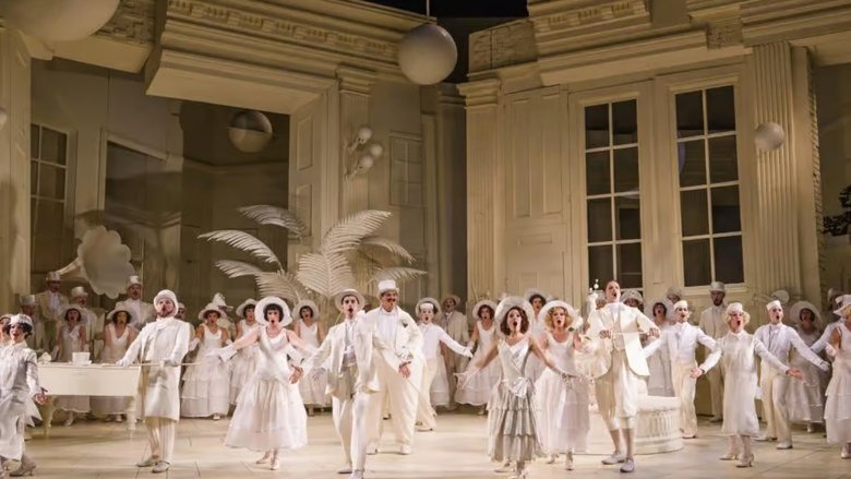 кадр из фильма The Mikado