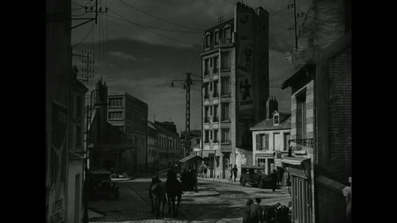 кадр из фильма День начинается