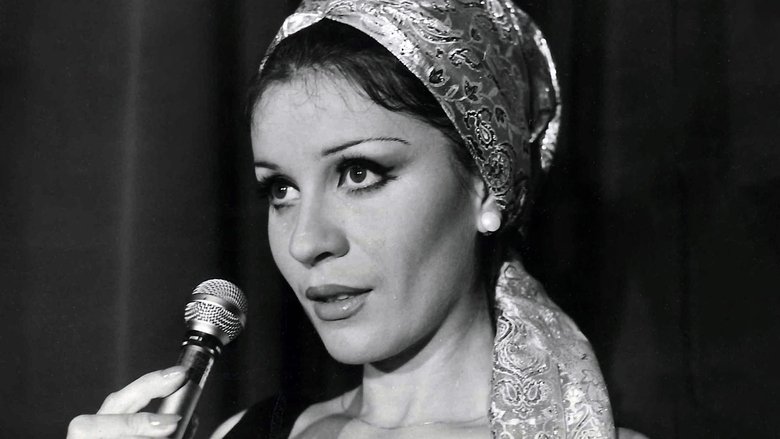 кадр из фильма I Bog stvori kafansku pevacicu