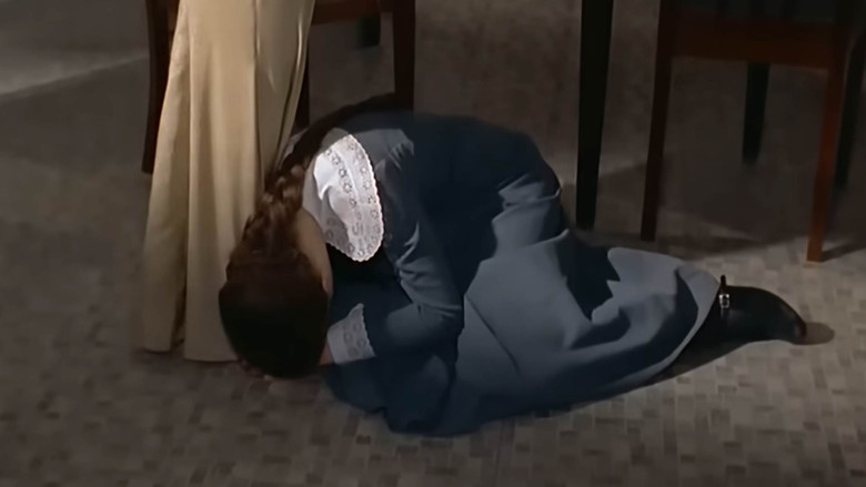 кадр из фильма Девушки в униформе