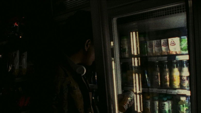 кадр из фильма sonder.