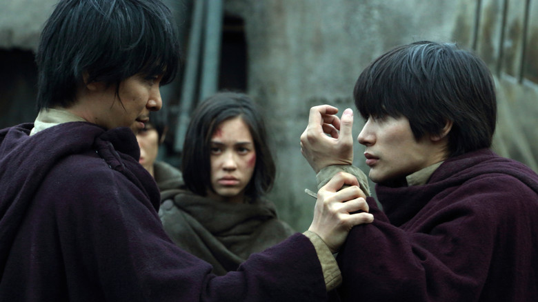 кадр из фильма Атака титанов. Фильм второй: Конец света