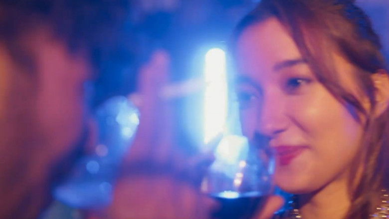 кадр из фильма Cinta Tak Pernah Tepat Waktu