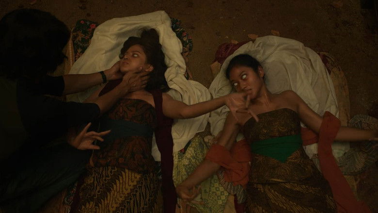 кадр из фильма KKN. Дух деревни танцев