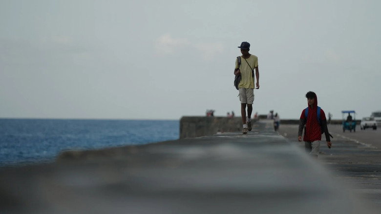 кадр из фильма Cuba After Castro