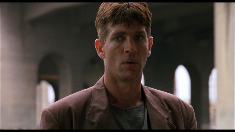 кадр из фильма Love Is a Gun