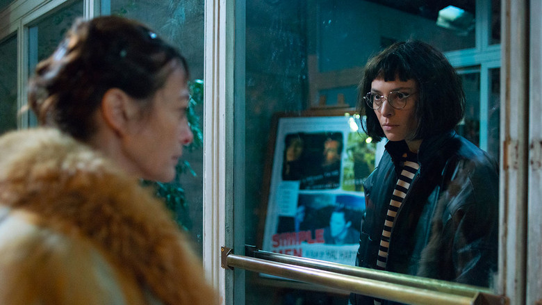 кадр из фильма Simple Women