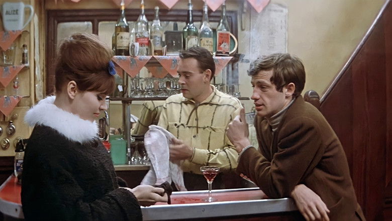 кадр из фильма Женщина есть женщина