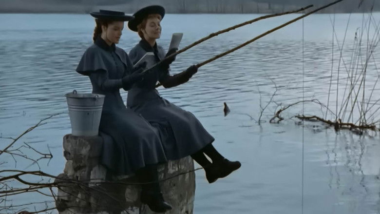 кадр из фильма Девушки в униформе