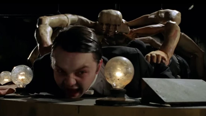 кадр из фильма Зло внутри