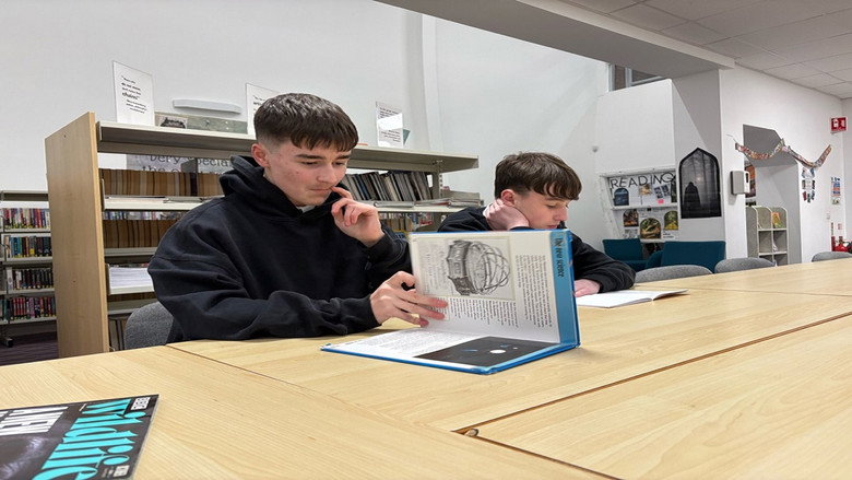 кадр из фильма Detention