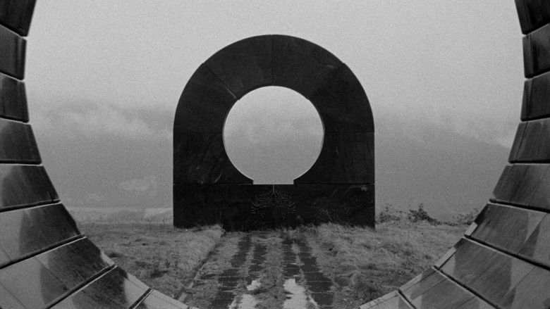 кадр из фильма Последние и первые люди