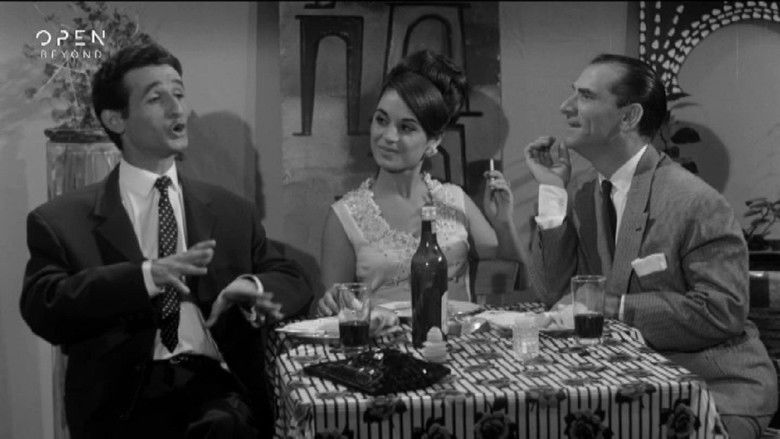 кадр из фильма Φως... Νερό... Τηλέφωνο, Οικόπεδα με Δόσεις