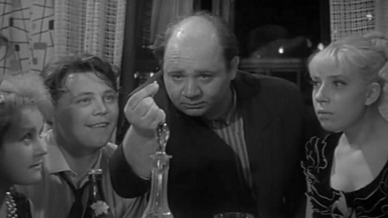 кадр из фильма Тридцать три