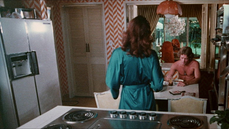 кадр из фильма Табу