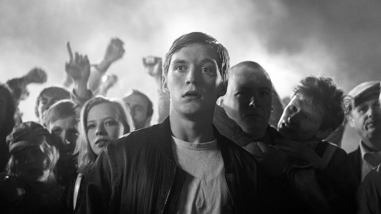 кадр из фильма Мы молоды. Мы сильны