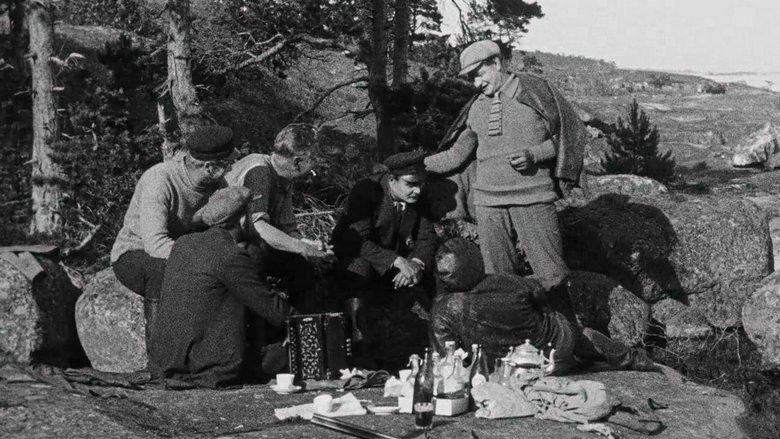 кадр из фильма Myrskyluodon kalastaja