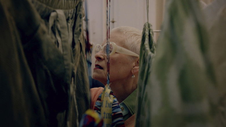 кадр из фильма Вествуд: Панк, икона, активист