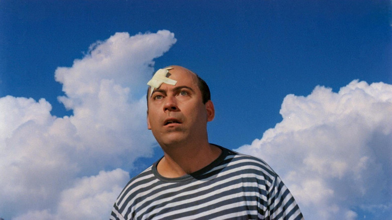 кадр из фильма Θου-Βου Φαλακρός Πράκτωρ, Επιχείρησις: Γης Μαδιάμ