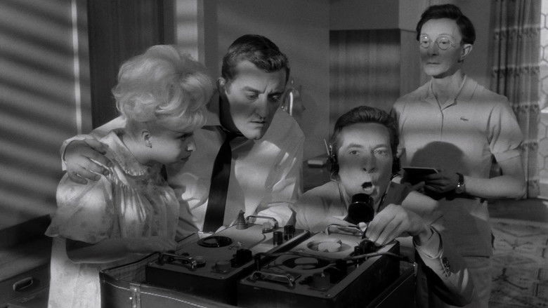 кадр из фильма Так держать, шпионы!