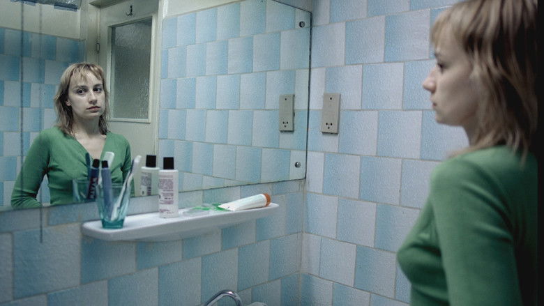 кадр из фильма 4 месяца, 3 недели и 2 дня