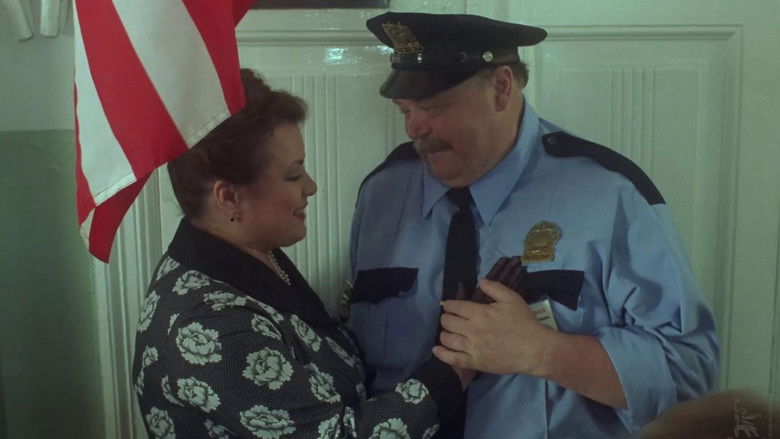 кадр из фильма Полицейские и воры