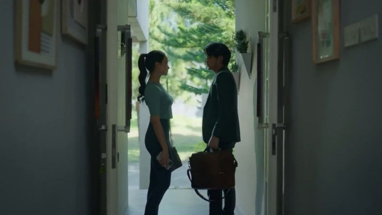 кадр из фильма Musuh Dalam Selimut