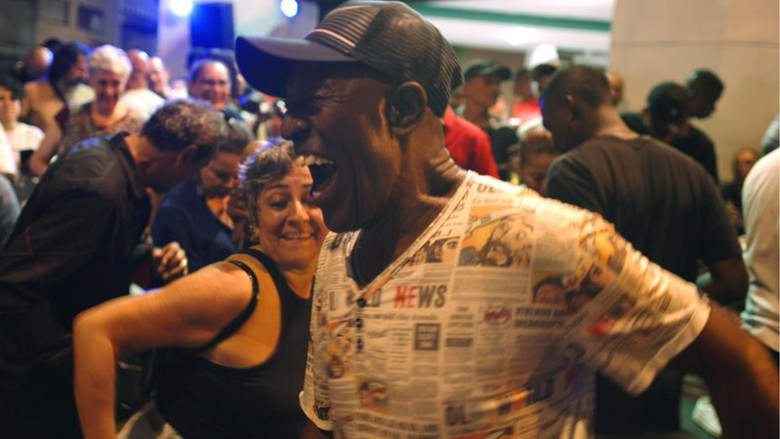 кадр из фильма La Salsa Vive