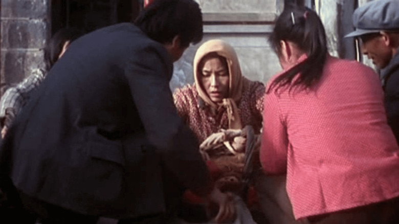 кадр из фильма 二嫫