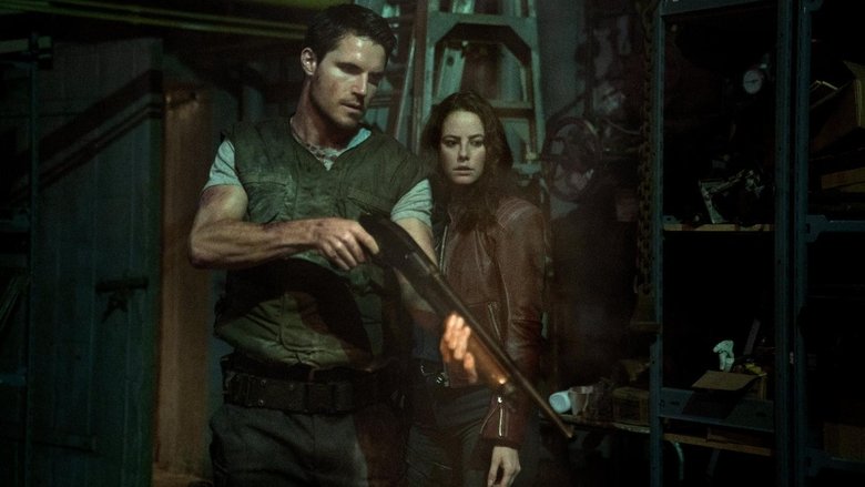 кадр из фильма Обитель зла: Раккун-Сити