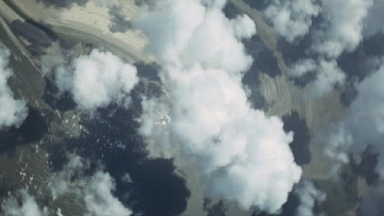 кадр из фильма Sky Over Holland