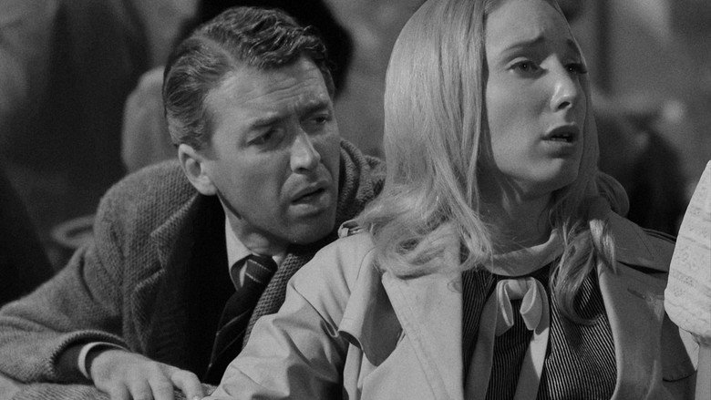 кадр из фильма It’s a Wonderful Night of the Living Dead