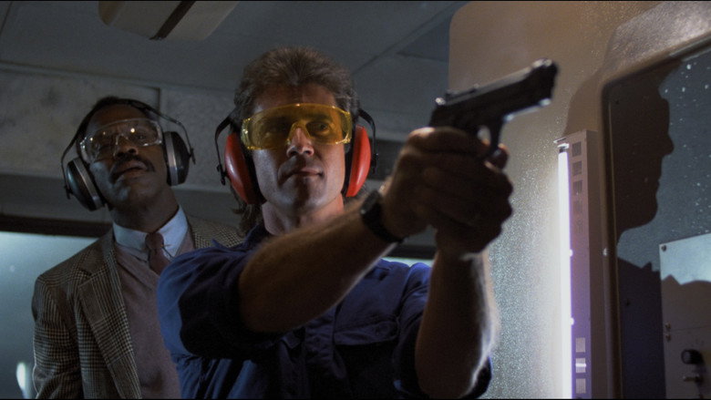 кадр из фильма Смертельное оружие