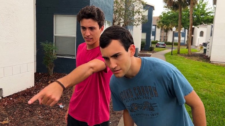 кадр из фильма The Button