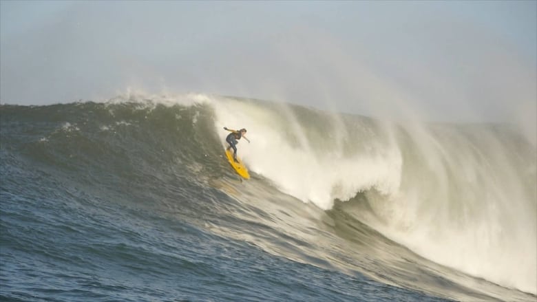 кадр из фильма Surfer: Teen Confronts Fear