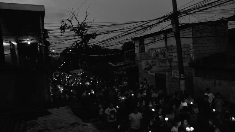 кадр из фильма Pagsisiyasat sa Gabing Ayaw Lumimot