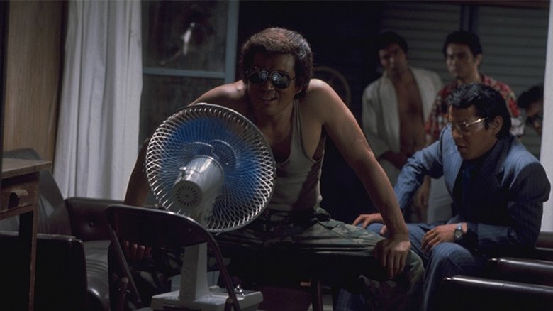 кадр из фильма Большая война якудза на Окинаве